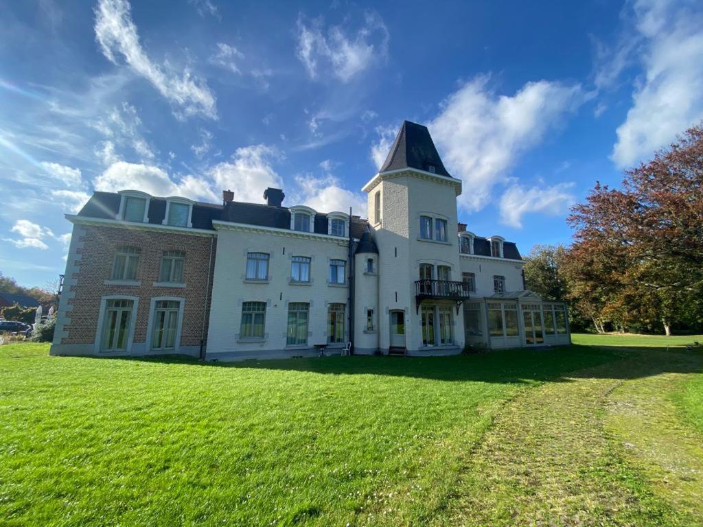 La Chambre Et Le Studio Du Chateau Du Golf De Bernalmont Liège Extérieur photo